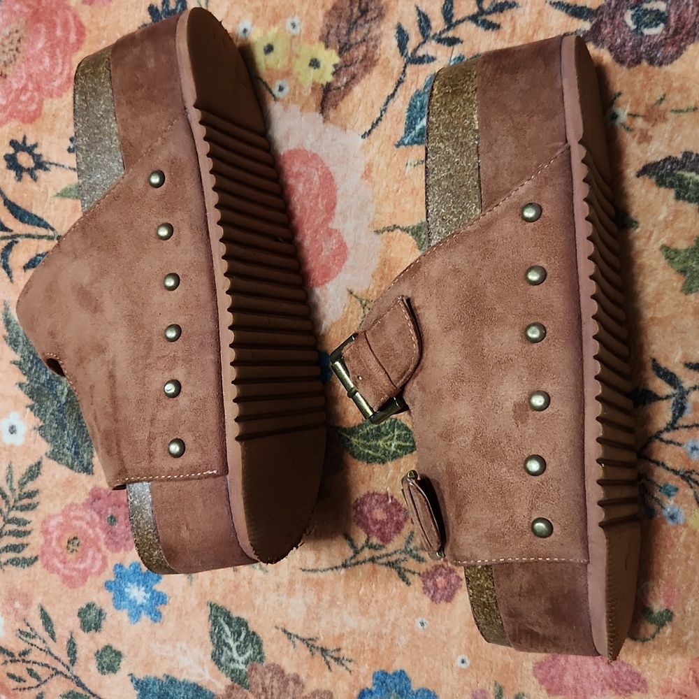 Buckle Cork Sandals - Picture 4 of 7